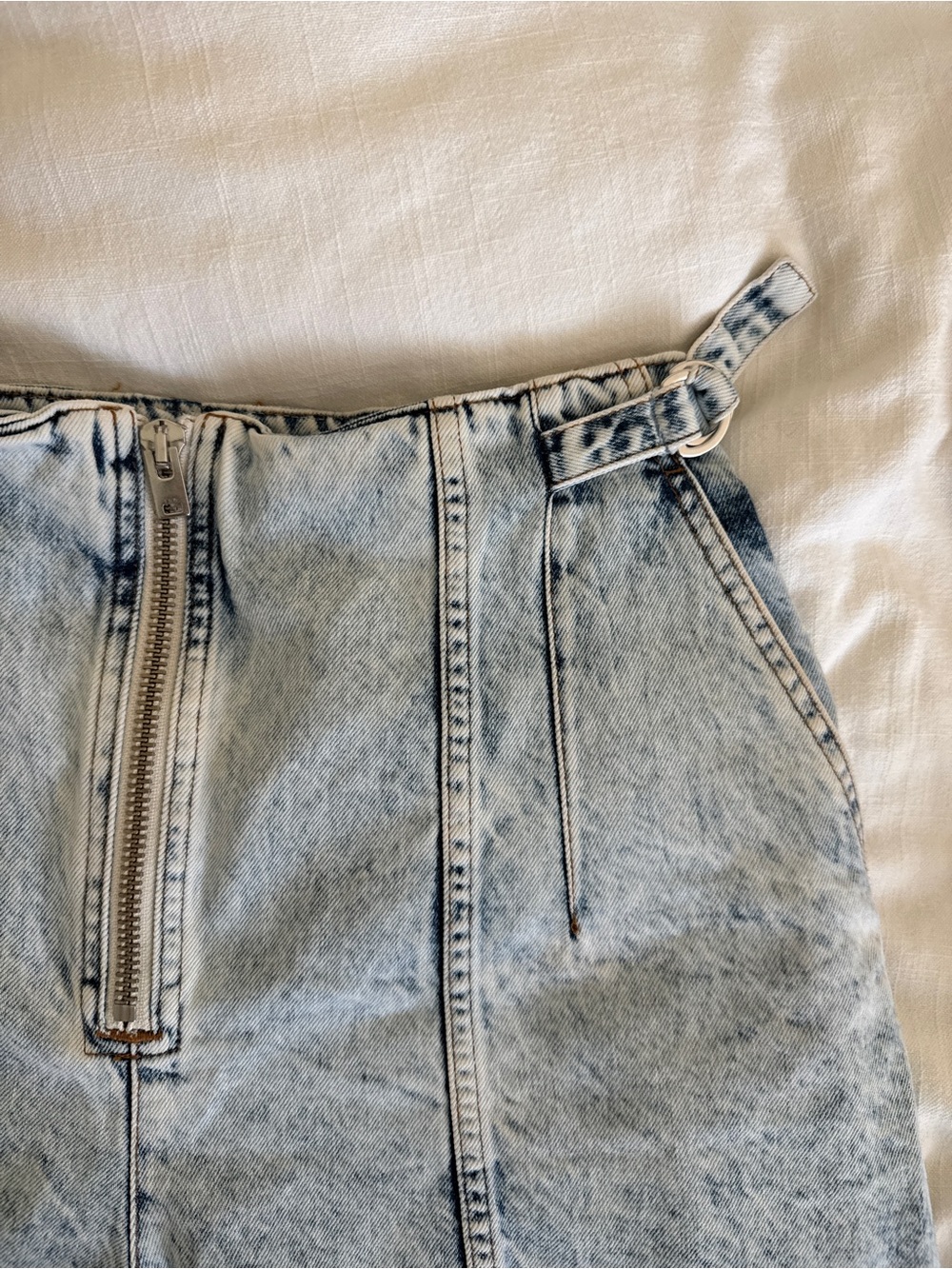 IRO Powelly High Rise Acid Wash Denim Pleated Shorts Size 40 FR US 8 - Picture 3 of 6